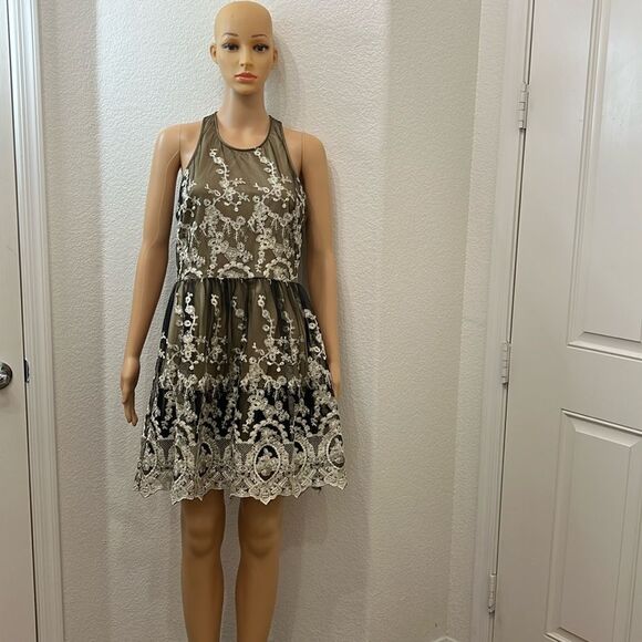Alter’d State Dress Sz Medium Halter Black Gold Appliqué Lace Mini Netting Lined - Picture 1 of 12